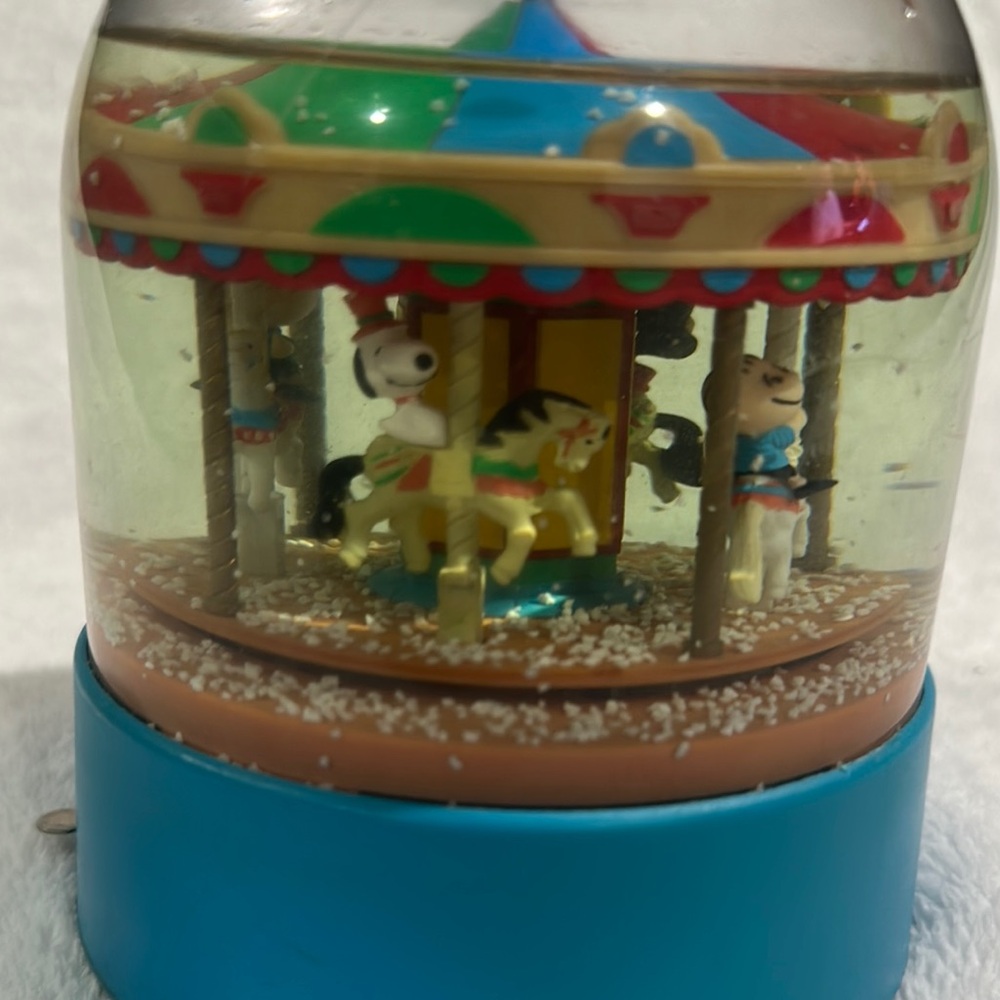 Vintage Willet Design snoopy merry-go-round